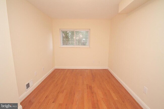 Building Photo - 298 Greenough St