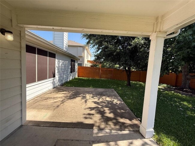 Building Photo - Beautiful 3 bed 2 bath house on corner lot