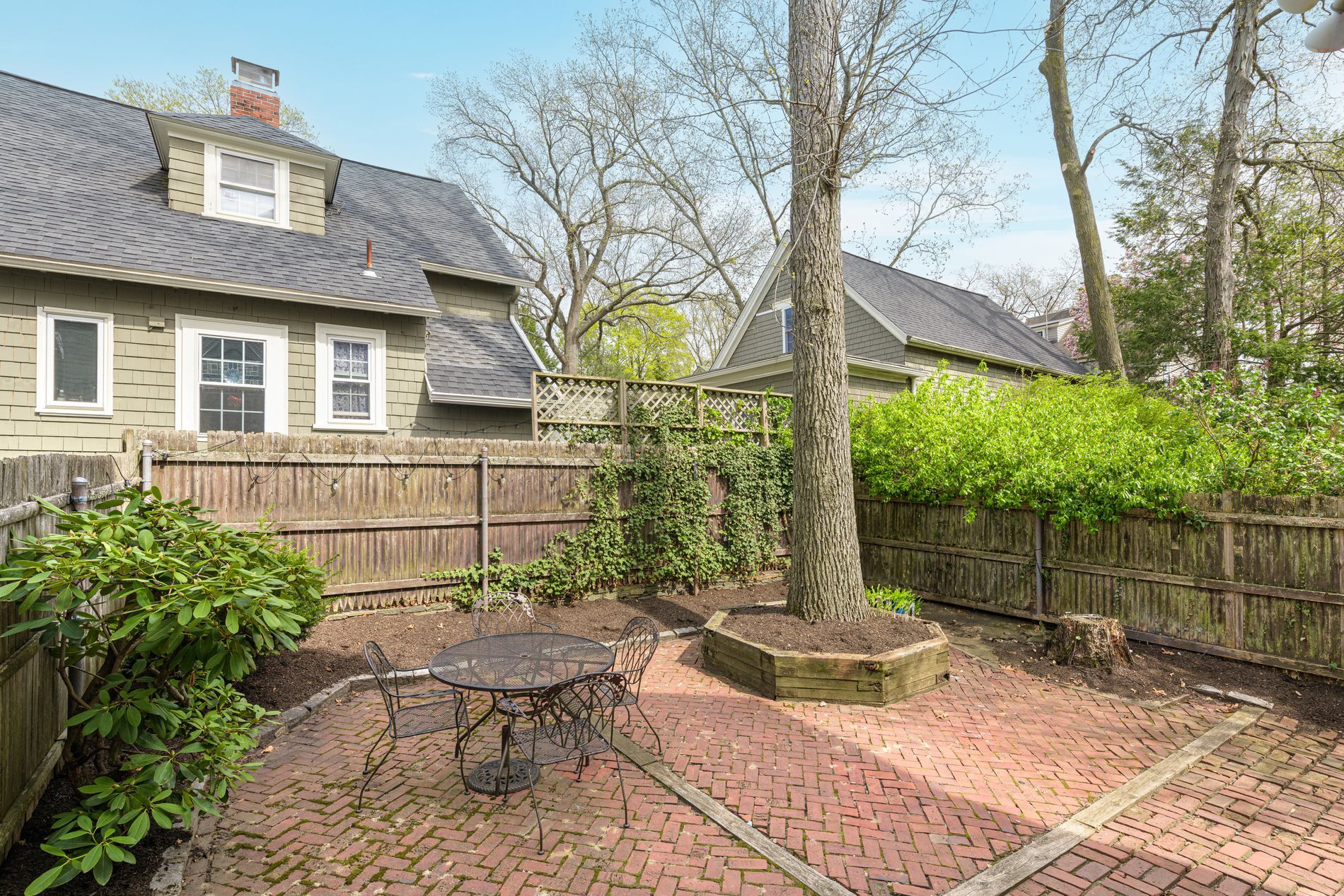 Courtyard - 401 Wayland Ave