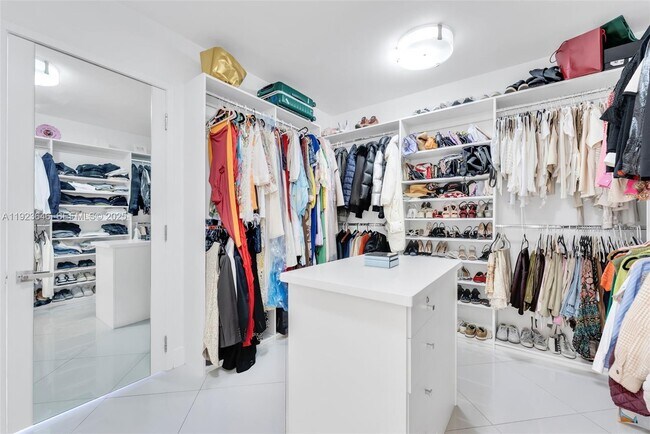 Building Photo - 19500 Turnberry Way