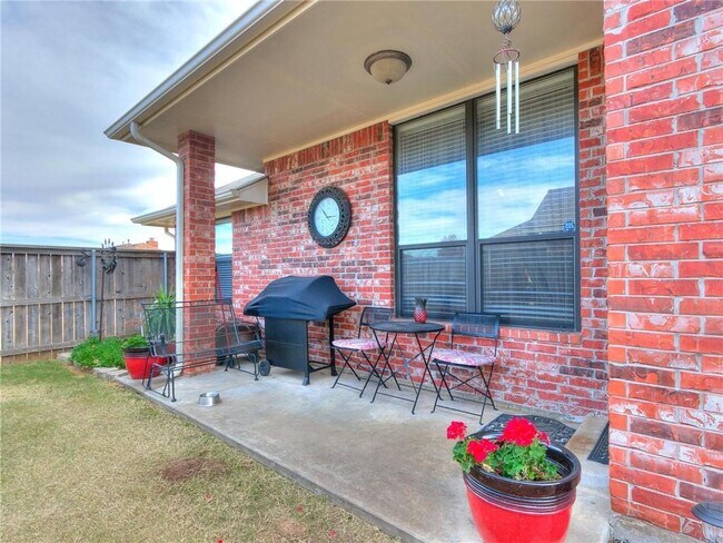 Building Photo - 4817 Montrose Dr