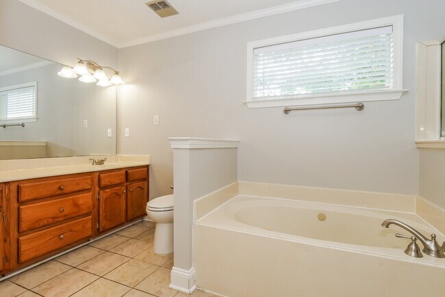 Building Photo - 6671 Hidden Fern Ln E