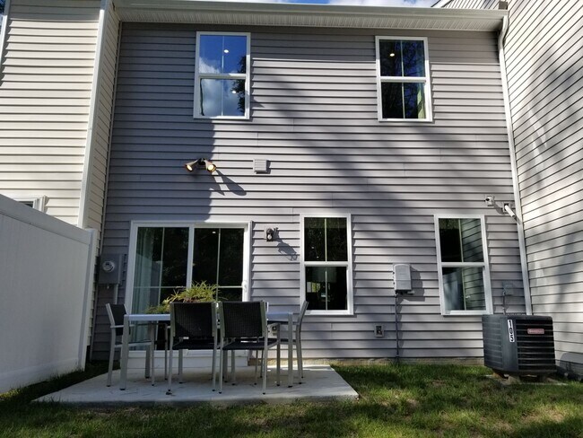 Building Photo - 105 Capeside Ct