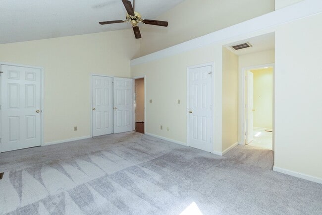 Building Photo - Four Bedroom Home!