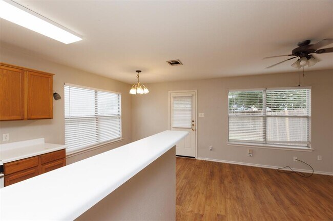 Building Photo - 1029 Christopher Ave