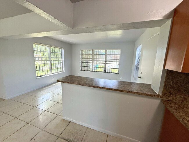 Building Photo - 15300 NW 32nd Pl