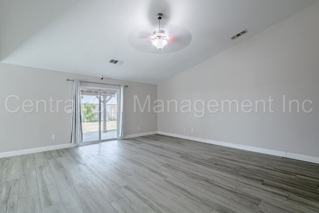 Building Photo - 4 Bedroom/2 Bath Home with Solar - $2695 p...
