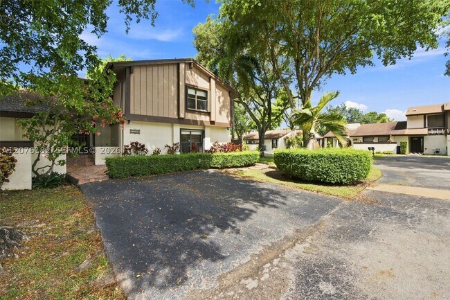 Building Photo - 6820 SW 128th Ct