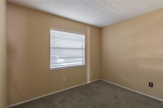 Building Photo - 1021 Breeze Dr