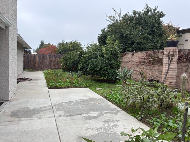 Building Photo - 1430 Fir Ave