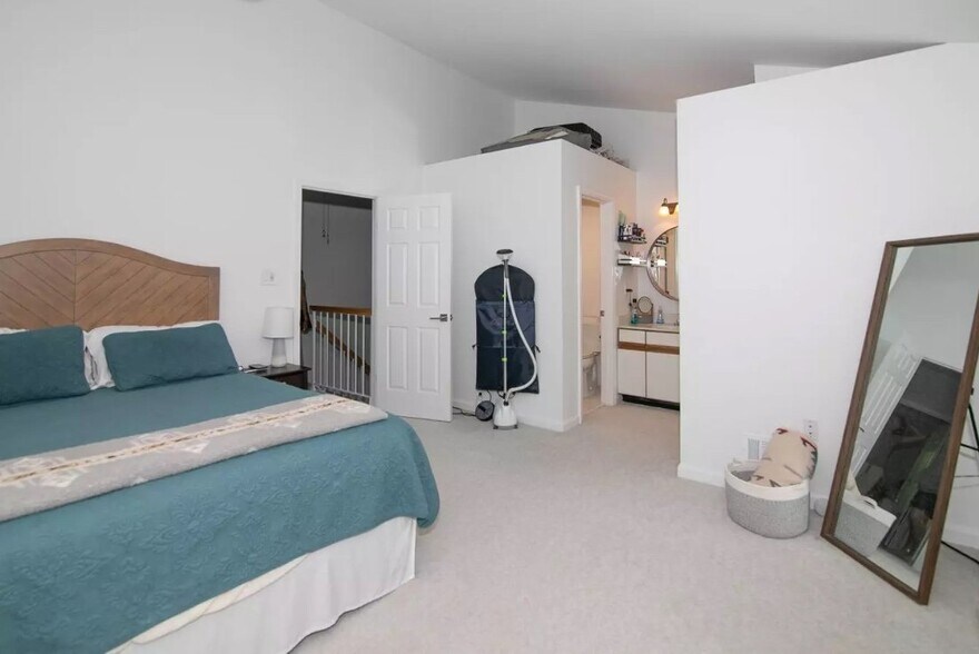 Building Photo - 15798 Widewater Dr