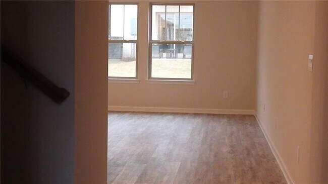 Building Photo - 1174 Lake Dr SW