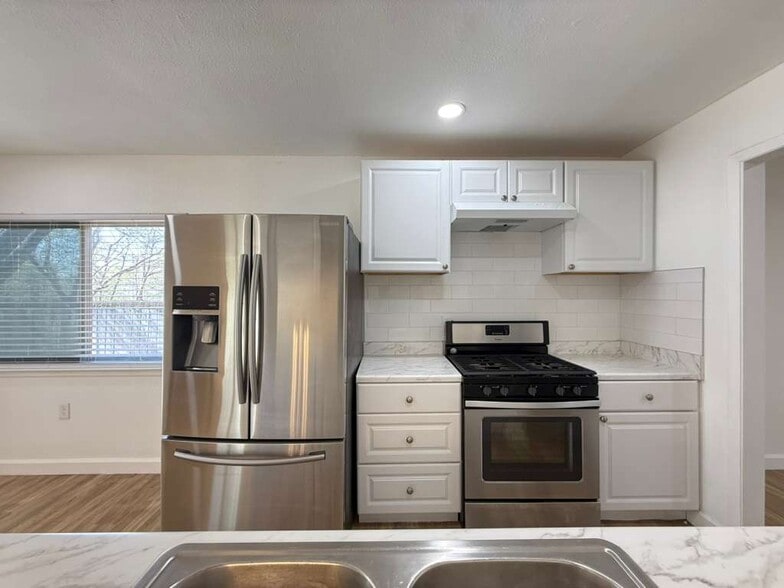 Building Photo - 6206 Hopes Ferry St