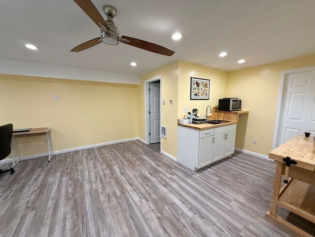 Building Photo - 326 Riverside Ave