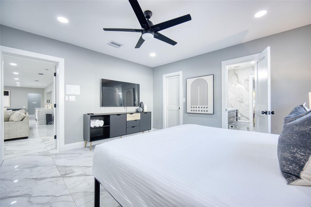 Building Photo - 1030 SW 14th Ter