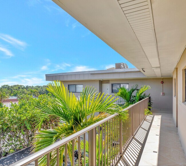 Building Photo - 3605 S Ocean Blvd
