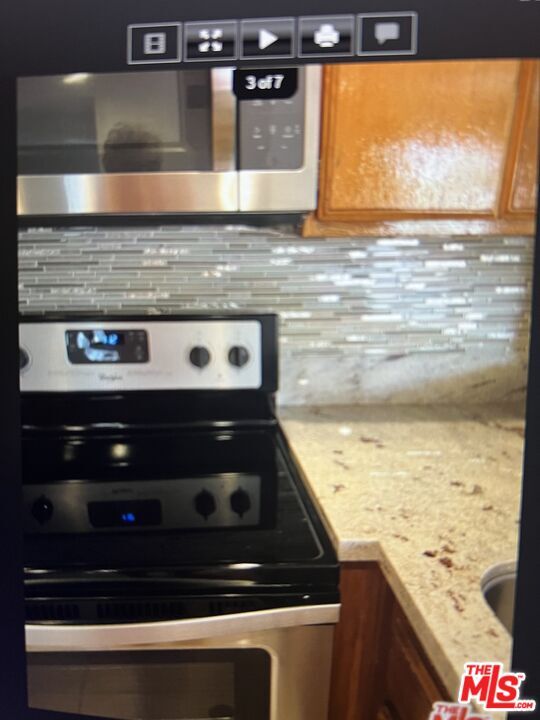 Building Photo - 4810 S La Brea Ave