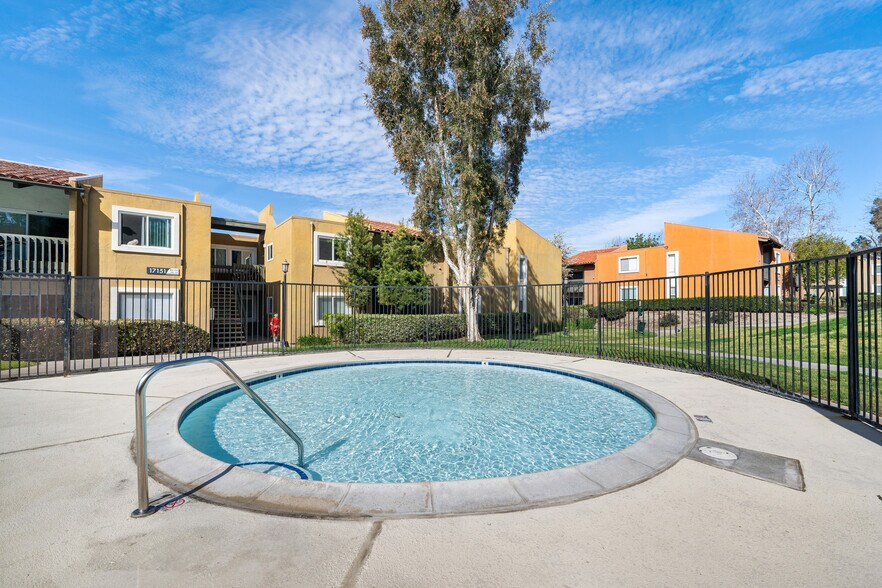 Building Photo - 17141 W Bernardo Dr