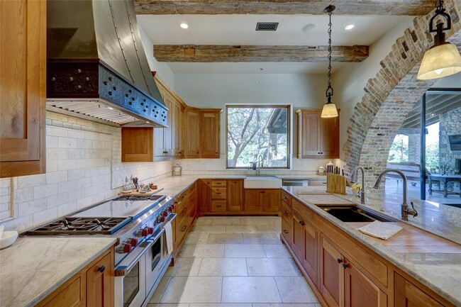 Building Photo - 418 Cattle Trail Dr
