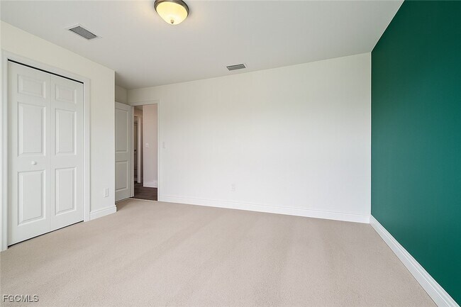 Building Photo - 2948 SW 6th Ave