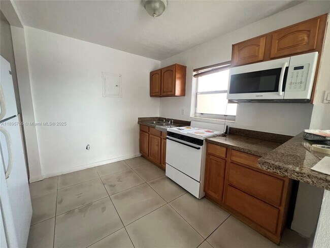 Building Photo - 4758 W Flagler St