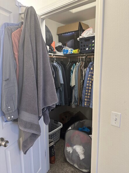 Master closet - 1096 Longbow Ln