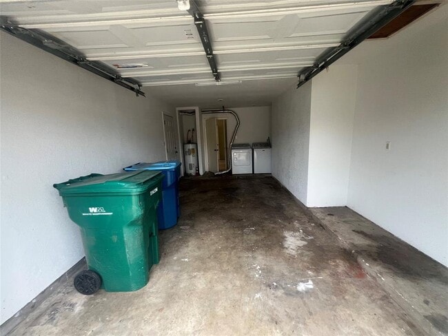 Building Photo - 807 Lloyd Ln