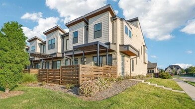 Building Photo - 3661 Rosemont Dr