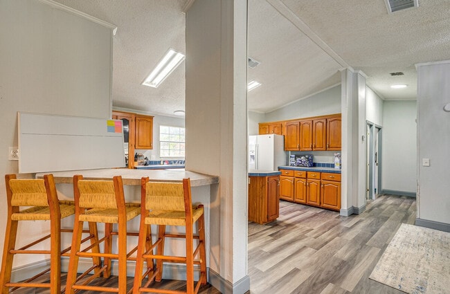 Building Photo - 6651 SE Co Rd 337