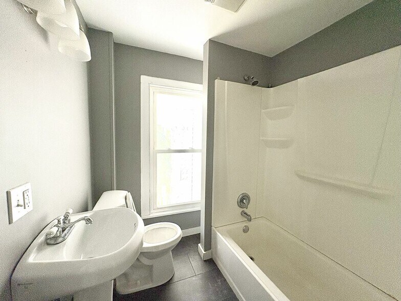 Building Photo - 707 Church St