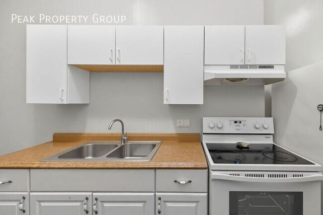 Building Photo - 2431 Ohio Ave