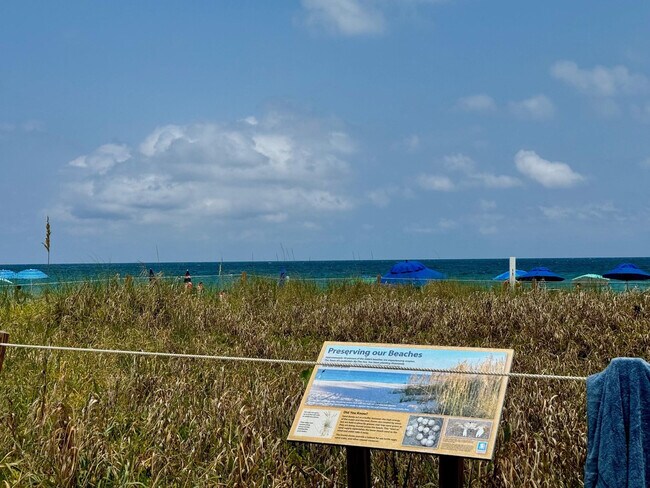 Building Photo - 3051 NE 47th Ct