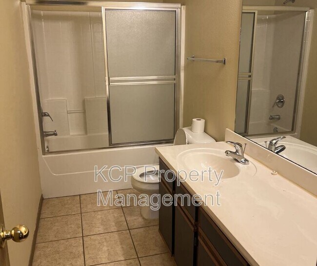 Building Photo - 3210 Phoenix Ave