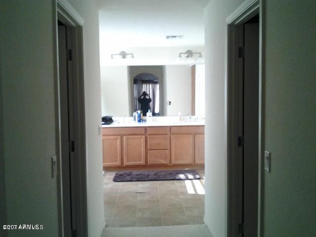 Building Photo - 9013 W Kirby Ave