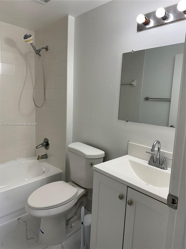 Building Photo - 2 bedroom in Davie FL 33024