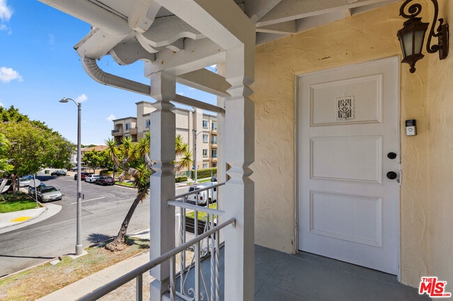 Building Photo - 1433 Livonia Ave