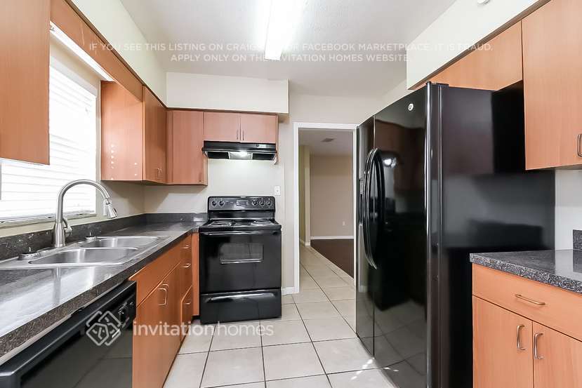 Building Photo - 608 Huntington St