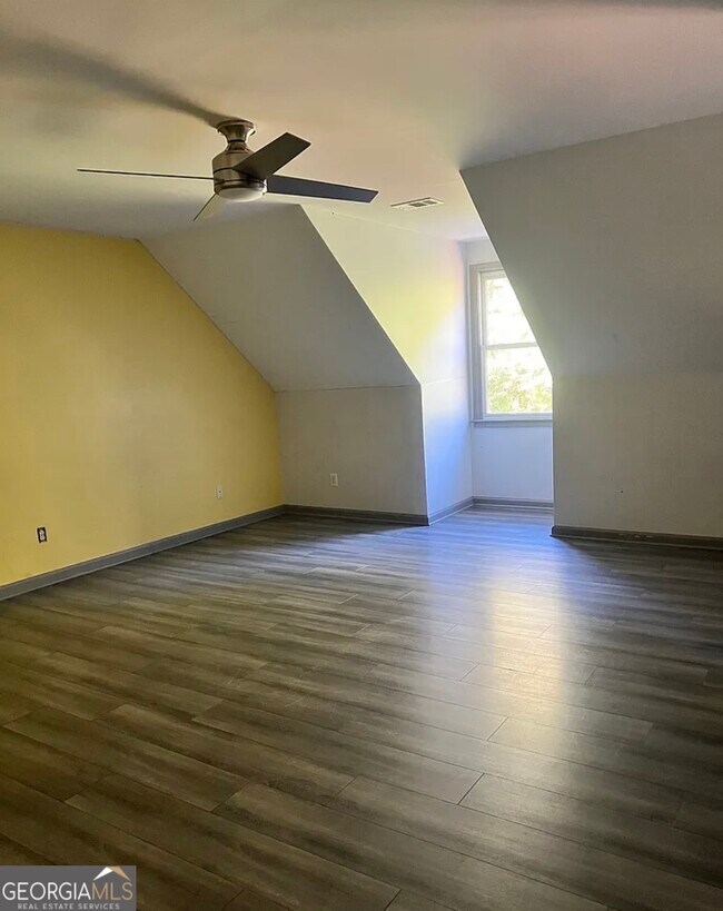 Building Photo - 3335 Prairie Dr