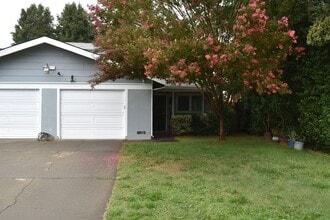 Building Photo - 2627 Capitales Dr