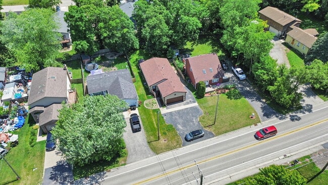 Building Photo - Updated 3-Bed/2-Bath Home with A Deck, Gar...
