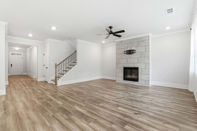 Building Photo - Newer 5BR Home in Peachtree City with Open Layout and Golf Cart Access