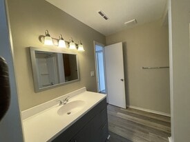 Building Photo - 1562 Mac Dr