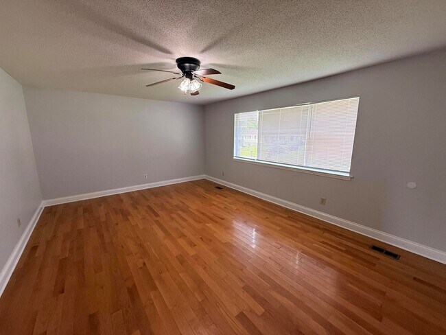 Building Photo - 7156 Holland Ln