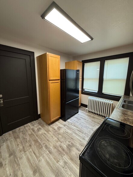 Building Photo - 1214 S 76th St