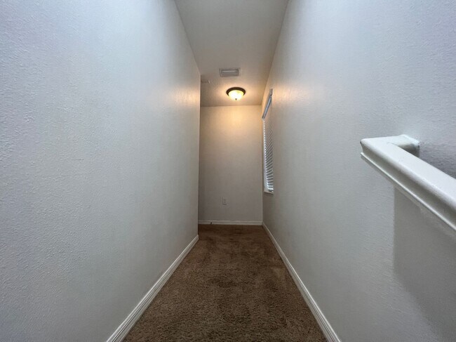 Building Photo - 4/3/2 HOME IN EDINA GARDEN OF EDEN