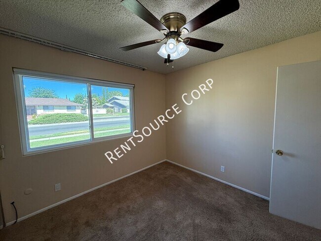 Building Photo - 39642 Country Club Dr