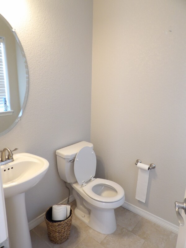 Building Photo - 13534 Park Gate Dr