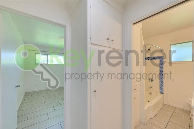 Building Photo - 6705 Greenback Ln