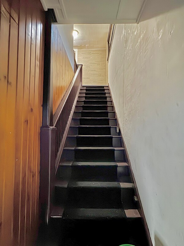 Building Photo - 922 W Broadway St