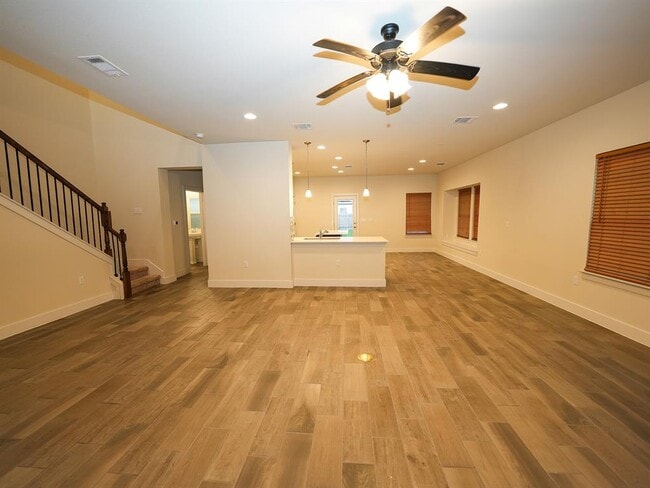 Building Photo - 10613 Harwood Overlook Cove